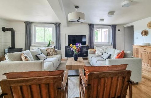 7 Bedroom Lovely Home In Szalstry - Foto 5