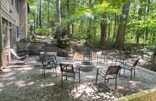 Woodshores Retreat - cozy retreat, hot tub, Lk MI - Photo 45