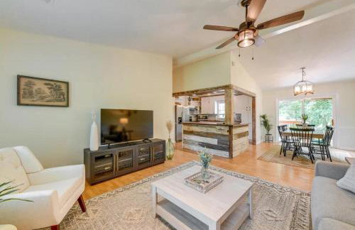 Pet-Friendly Mooresville Escape with Fenced Yard and Lake Access - Foto 13