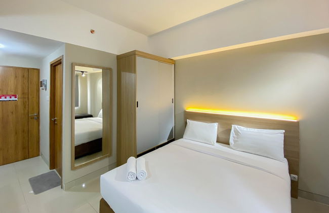 Homey and Well Furnished Studio LRT City Jatibening Apartment - Photo 4