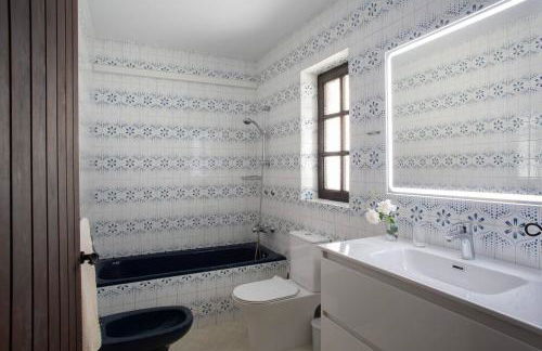 Beautiful house with garden & views in Mijas - Photo 17