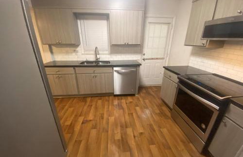 Serenity on over an acre easy access to 311 and HPU - Foto 18