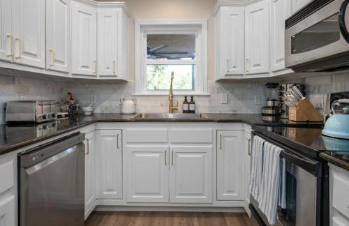 The Susser Estate with Dock Hot Tub Game Room - Foto 12