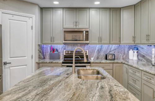 10 sleeps 3bd 2bth house Hot tub free parking - Foto 8