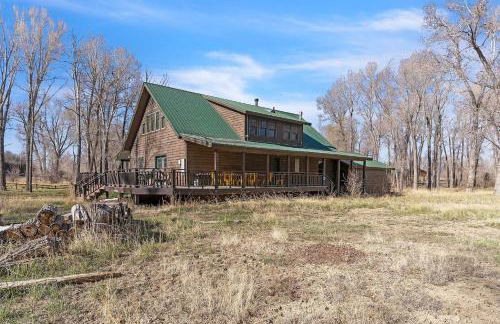Charming Country 4BR Retreat with Riverfront Views cabin - Foto 27