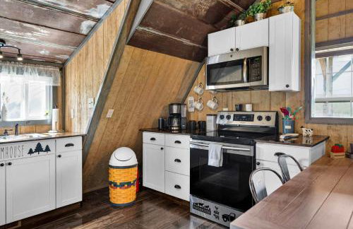 Rustic Barn Retreat w Hot Tub Game Room & FirePit - Photo 16