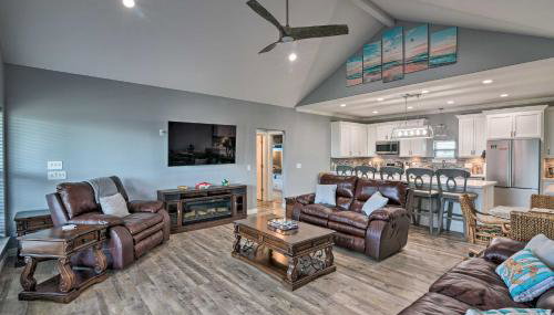 Ocean View and Wraparound Deck Crystal Beach Home! - Foto 3