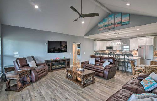 Ocean View and Wraparound Deck Crystal Beach Home! - Foto 3