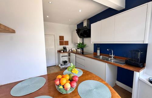 Seren, Free Parking, Close to Train Station, Pool table, sleeps 1-7guests - Foto 9