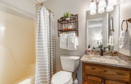 Brook Haven Condo - Downtown Blowing Rock Ground Floor Fully Stocked with 2 King Beds - Foto 15