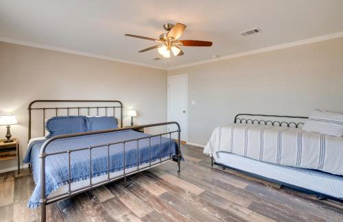 Fishermans Paradise Lake-View Home in Many! - Foto 17