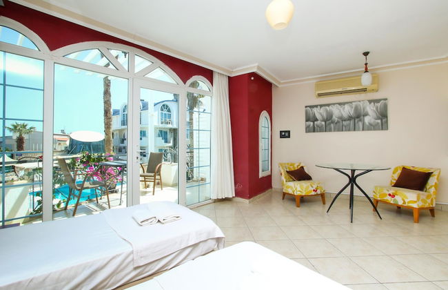 Seahorse Deluxe Hotel - Photo 7