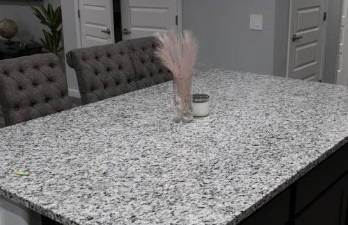 Modern Desert Retreat w AC & Mountain Views - Foto 22