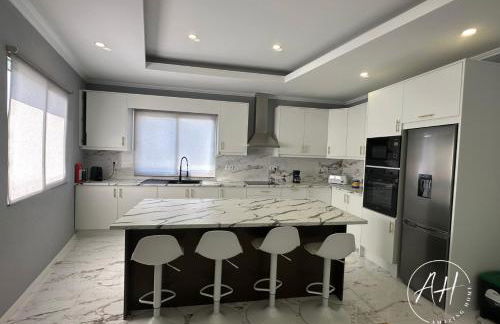 Amazing Home - Photo 3