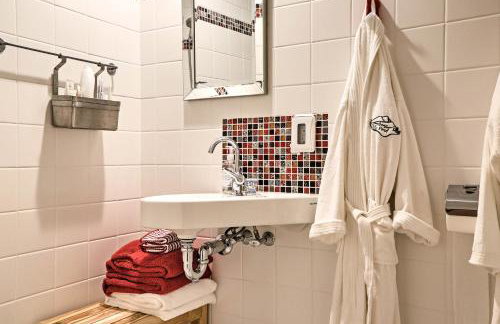 Berkshires Home on 11 Acres with Pond and 2 Fire Pits! - Foto 24