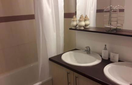 Appartement 2 chambres Balcon Parking privé Centre Village - Foto 8