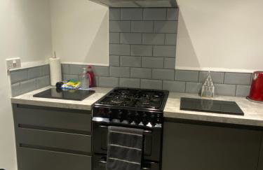 POPPY LUXURY LODGE Sleeps 8 at Fairview Farm, Ravenshead, Nottingham Near Sherwood Forest, Dog Friendly, Farm Stay great for wedding groups, families, Hen Do's, friends gatherings with amazing views - Foto 17