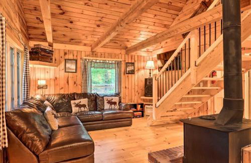 Secluded 2BR Cabin w Hot Tub, Pond, Trails, WiFi - Foto 26