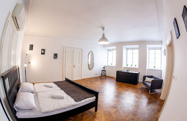 St. Nicholas Church view apartment - Photo 7