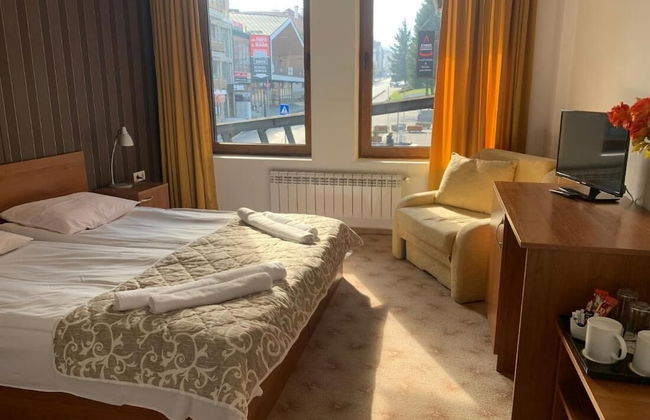 Room-granat Double Room 1- Next to Gondo - Photo 8