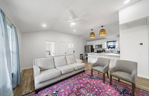 Beach Escape Close to Attractions and the Shore - Photo 11