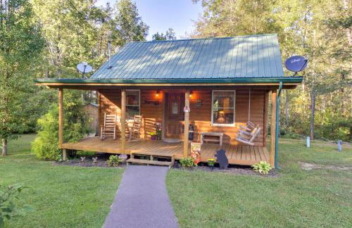 Backyard and Porch Rural Cosby Log Cabin! - Foto 1