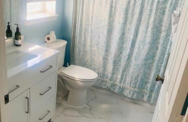 Coastal Condo with pool, minutes from beach - Foto 7