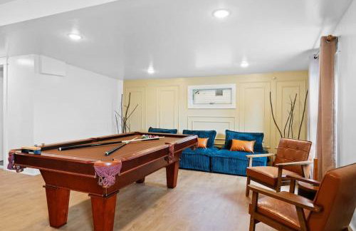 Modern Mountain Escape Sleeps Large Groups - Foto 4