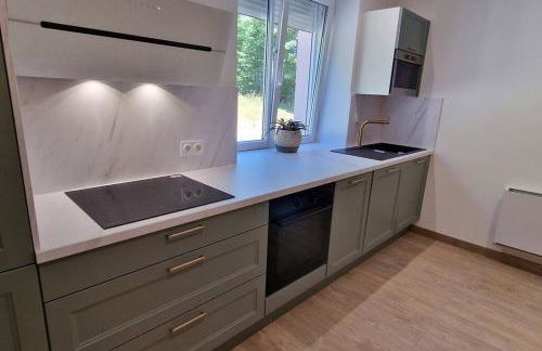 La Dame - Parking Privé GRATUIT Proche GE Alstom & Centre-Ville - Foto 5