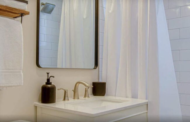 Centrally Located Studio Near Downtown - Photo 11