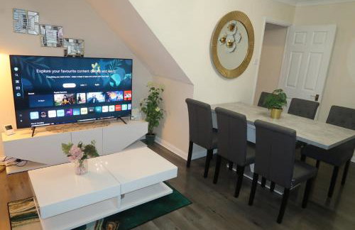 Cozy 3 Bedroom Home with Garden & Free Parking - Milton Keynes - Foto 11