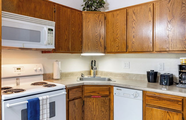 Roundhouse Resort - Photo 31