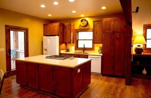 Secluded Cabin - Games, Fire Pit, Hot Tub, Pet OK - Foto 31