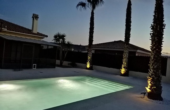 Villa - Sleeps 4 - Pool - Patio - Parking - Photo 34