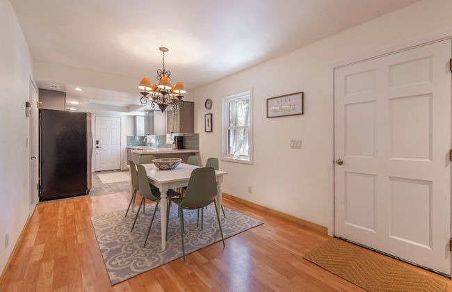 Cozy Cabin Private Hot-Tub Walk to Lake by Sierra Getaways - Foto 14