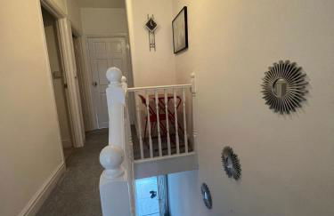 Cheerful Two Bedrooms Town house with free parking - Foto 6