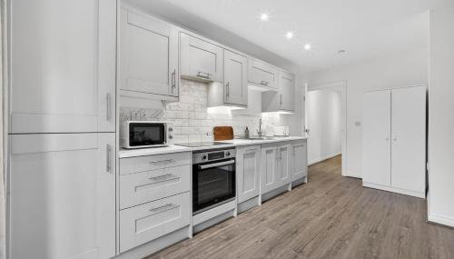 City Centre 2BR Apt with Balcony Access and Free Parking - Foto 5, stove