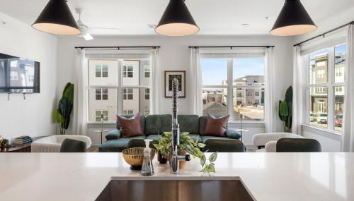 Elevated Contemporary 2BR 2BA with Balcony - Foto 5, Other