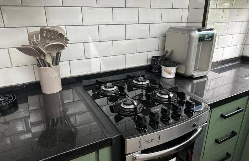 Apê térreo sem escada com Ar Cond, WiFi e banheira! - Foto 20