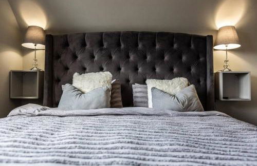 City home with parking and garden- pet friendly - Photo 56