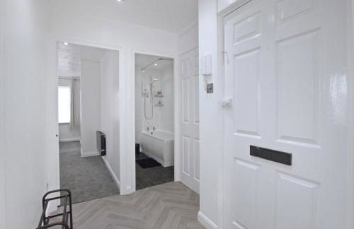Stylish Cosy 2-Bed flat, fast Wi-Fi, Sky Sports, Sky Cinema & Netflix plus 2 free Parking bays - Foto 9
