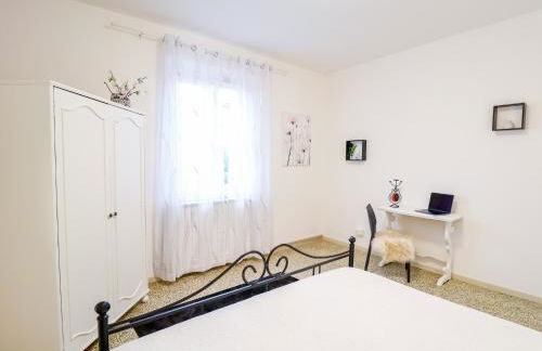The Cozy Apartment - Wi-Fi, Smart TV, Free Parking - Foto 8