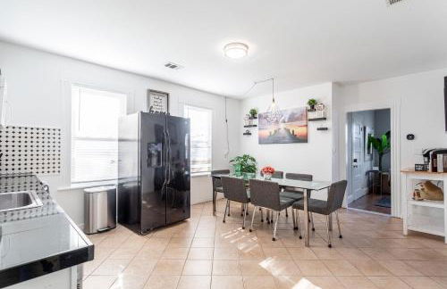 Sunny & Spacious 2BD 1BA WFH Apt-Huge Yard & Patio - Foto 10