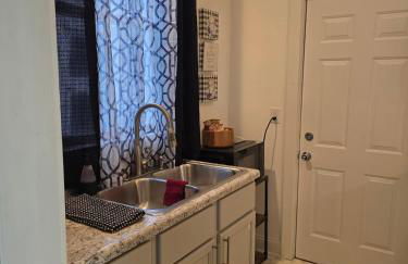 Relaxing Downtown 1 Bed, Dog Friendly Apartment with Deck, Dog Exercise Area - Foto 47