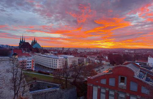 AT THE TOP - Penthouse über den Dächern der Stadt - Photo 1