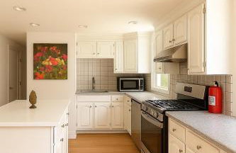 Beautiful two-bedroom residence nestled in the lovely town near Boston - Foto 4