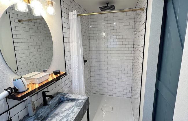 Dollhouse Downtown - Photo 35