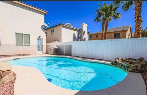 2BD Modern House with heated pool in North Vegas - Foto 7