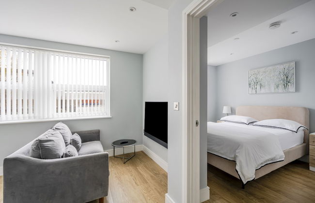 Luxurious ONE Bedroom Apartment IN Bond Street - Photo 1