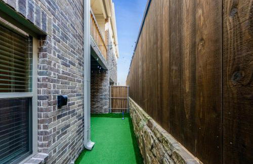 Luxury Oasis - Glam Decor, Putting Green, Arcade Fun & EV Station - Foto 66